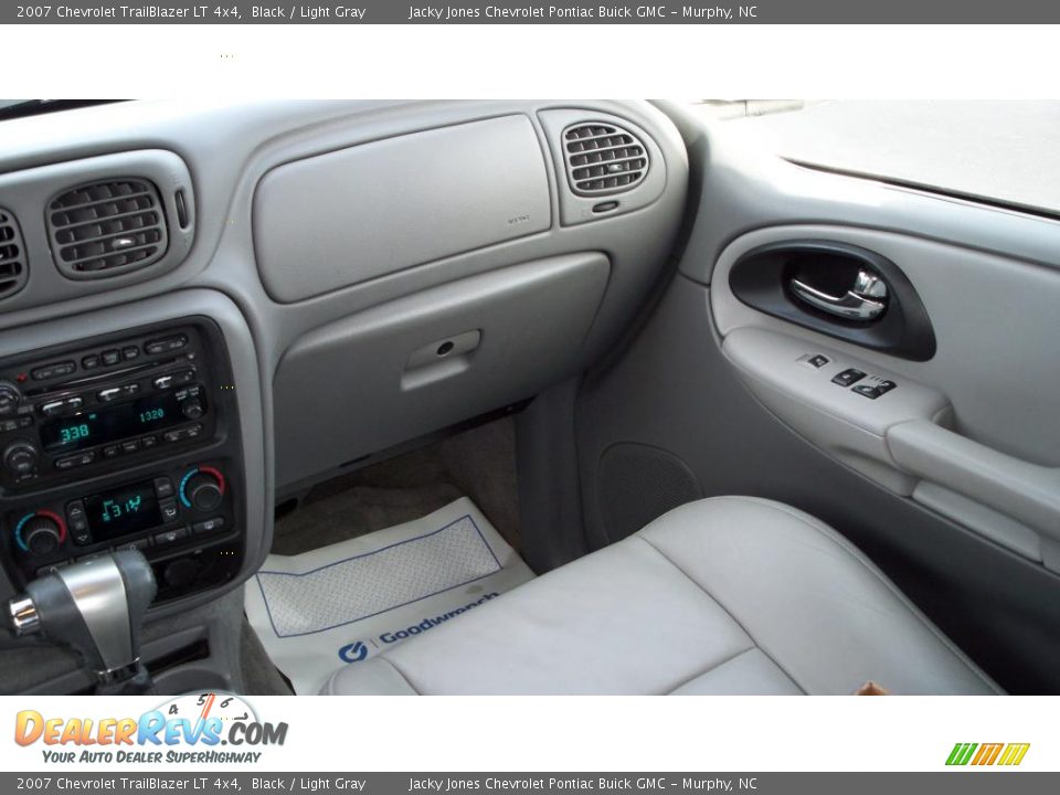 2007 Chevrolet TrailBlazer LT 4x4 Black / Light Gray Photo #13