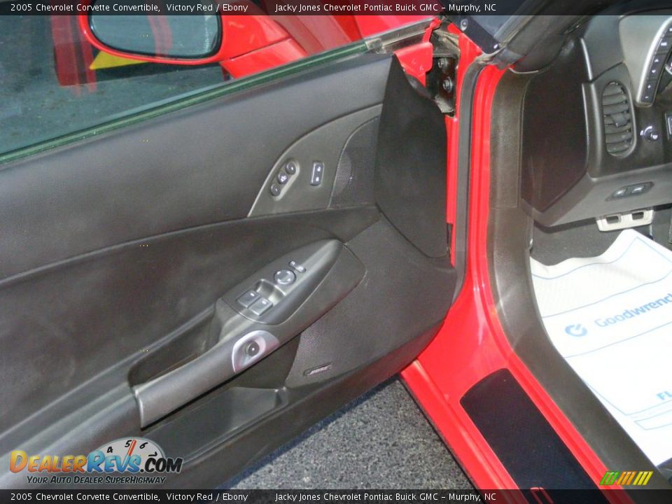 2005 Chevrolet Corvette Convertible Victory Red / Ebony Photo #12