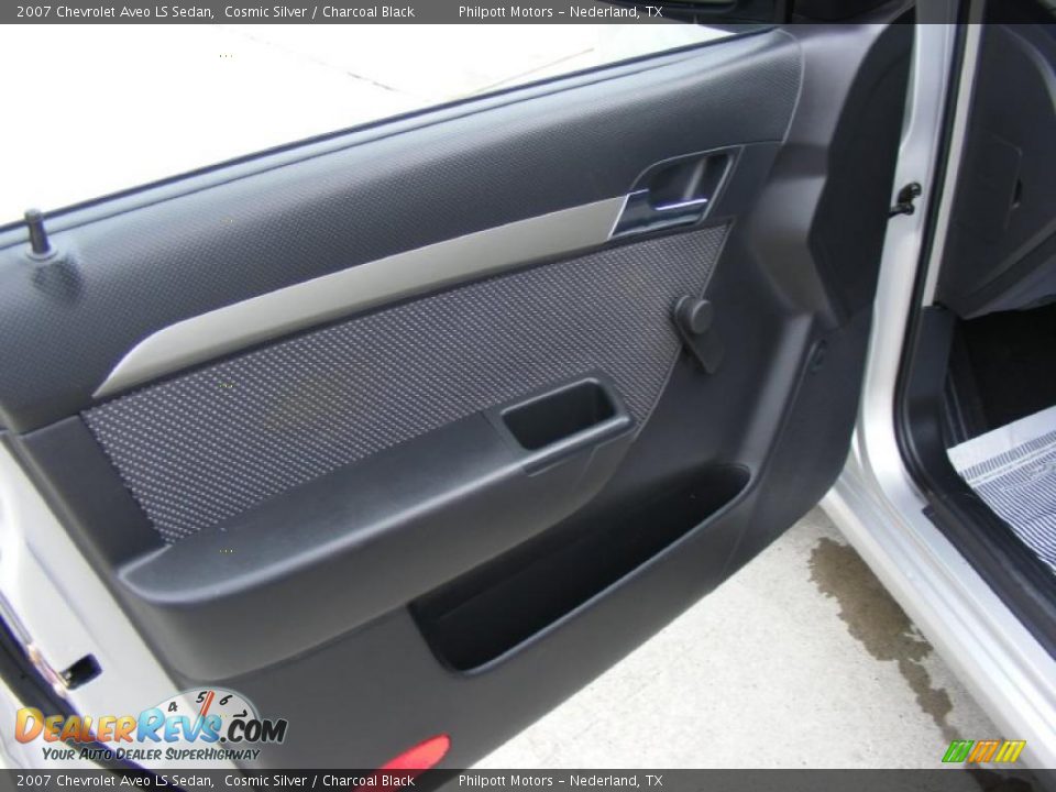 2007 Chevrolet Aveo LS Sedan Cosmic Silver / Charcoal Black Photo #31