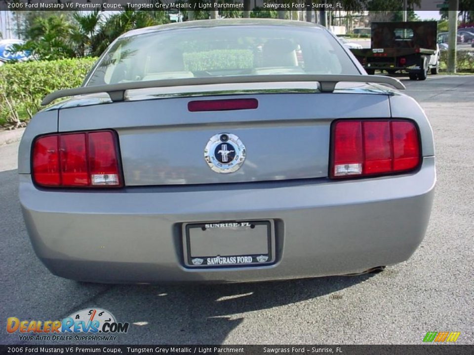 2006 Ford Mustang V6 Premium Coupe Tungsten Grey Metallic / Light Parchment Photo #4