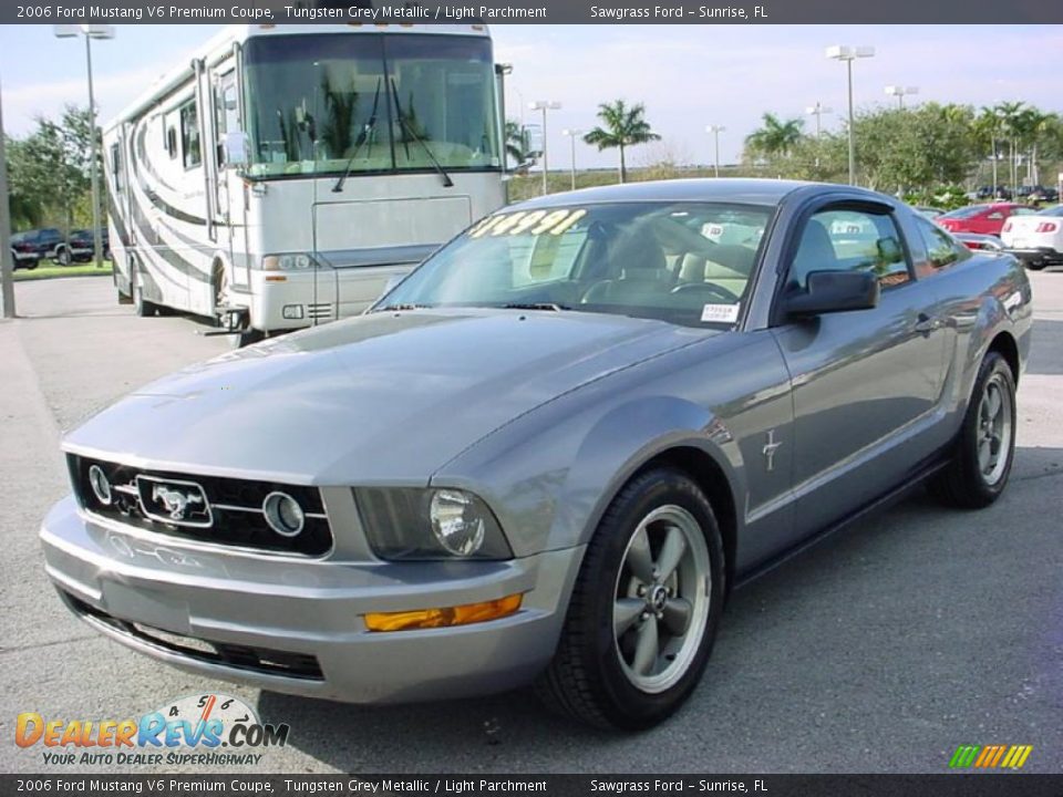 2006 Ford Mustang V6 Premium Coupe Tungsten Grey Metallic / Light Parchment Photo #7