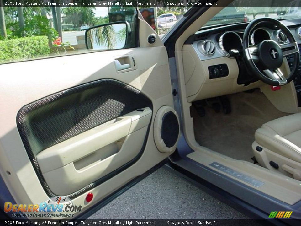 2006 Ford Mustang V6 Premium Coupe Tungsten Grey Metallic / Light Parchment Photo #9