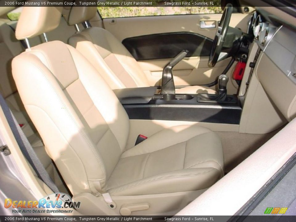 2006 Ford Mustang V6 Premium Coupe Tungsten Grey Metallic / Light Parchment Photo #11
