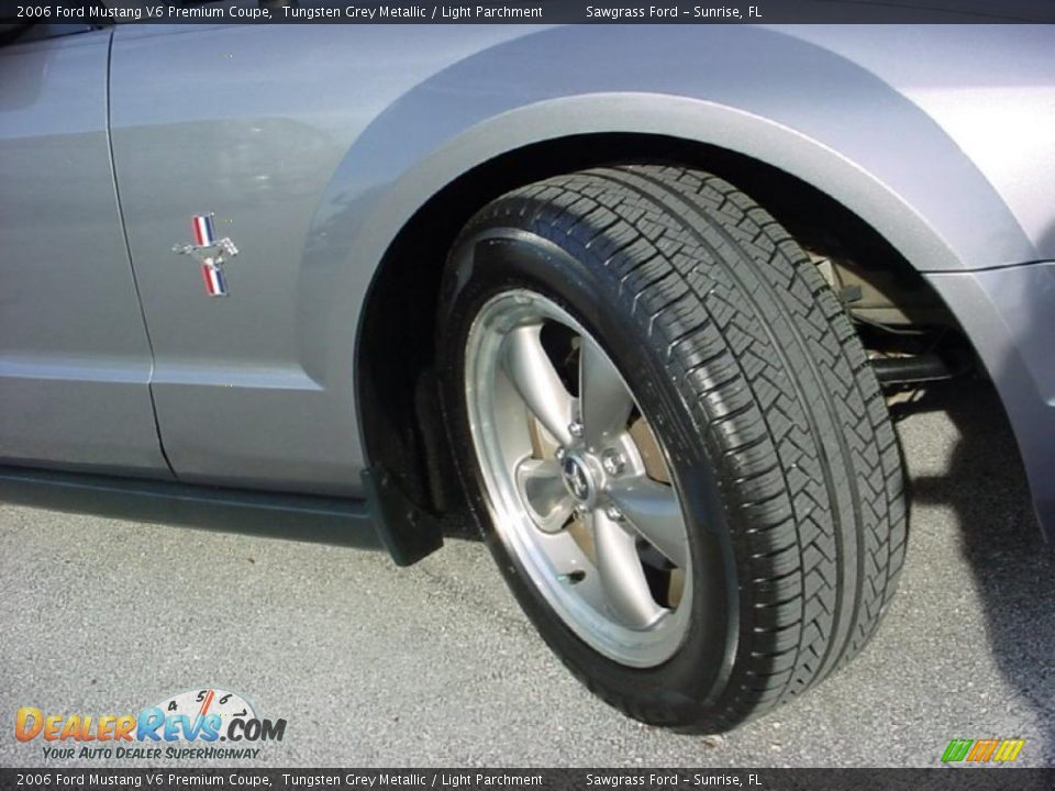 2006 Ford Mustang V6 Premium Coupe Tungsten Grey Metallic / Light Parchment Photo #14