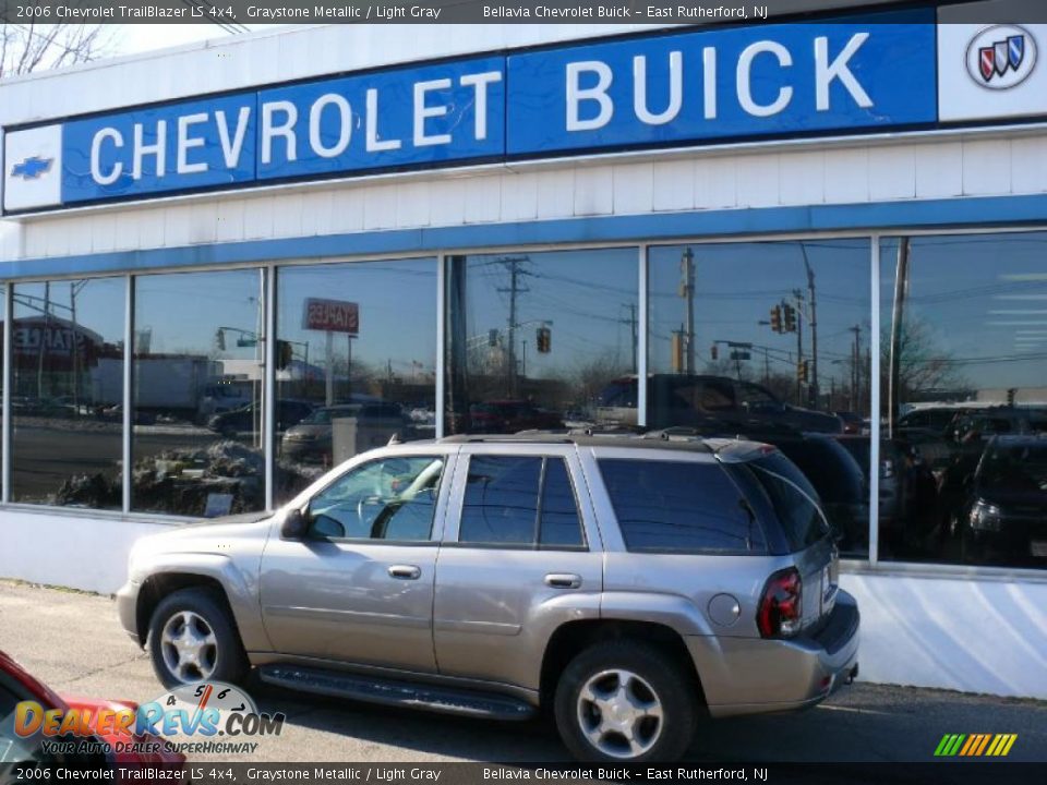 2006 Chevrolet TrailBlazer LS 4x4 Graystone Metallic / Light Gray Photo #1