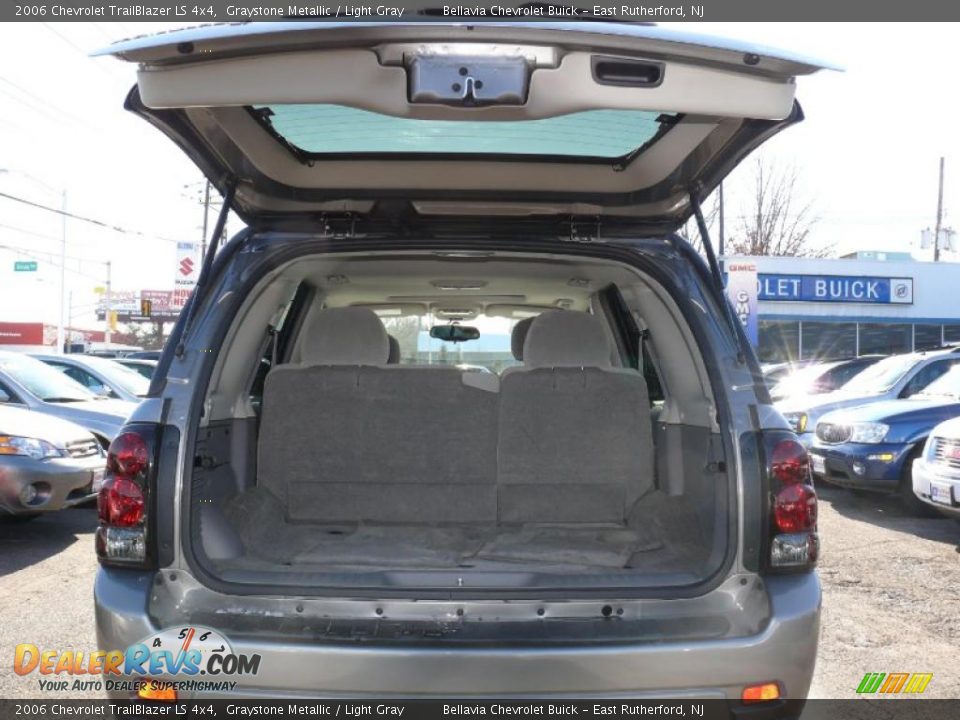 2006 Chevrolet TrailBlazer LS 4x4 Graystone Metallic / Light Gray Photo #13