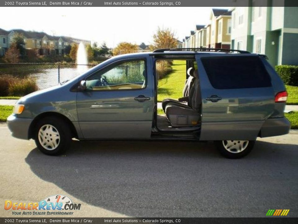 2002 Toyota Sienna LE Denim Blue Mica / Gray Photo #2