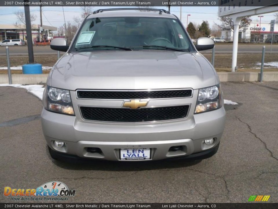 2007 Chevrolet Avalanche LT 4WD Silver Birch Metallic / Dark Titanium/Light Titanium Photo #2