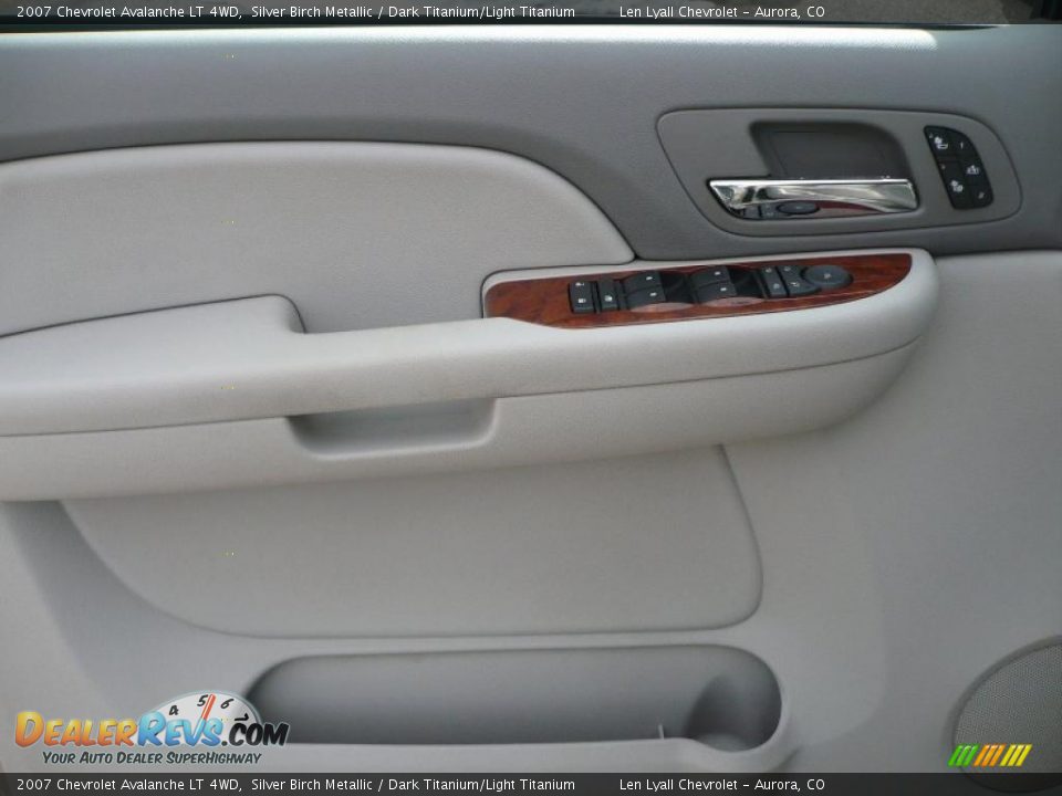 2007 Chevrolet Avalanche LT 4WD Silver Birch Metallic / Dark Titanium/Light Titanium Photo #7