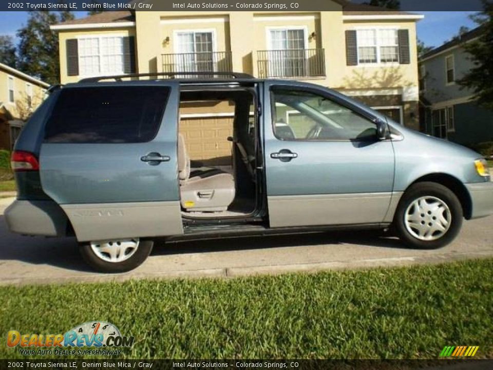 2002 Toyota Sienna LE Denim Blue Mica / Gray Photo #8