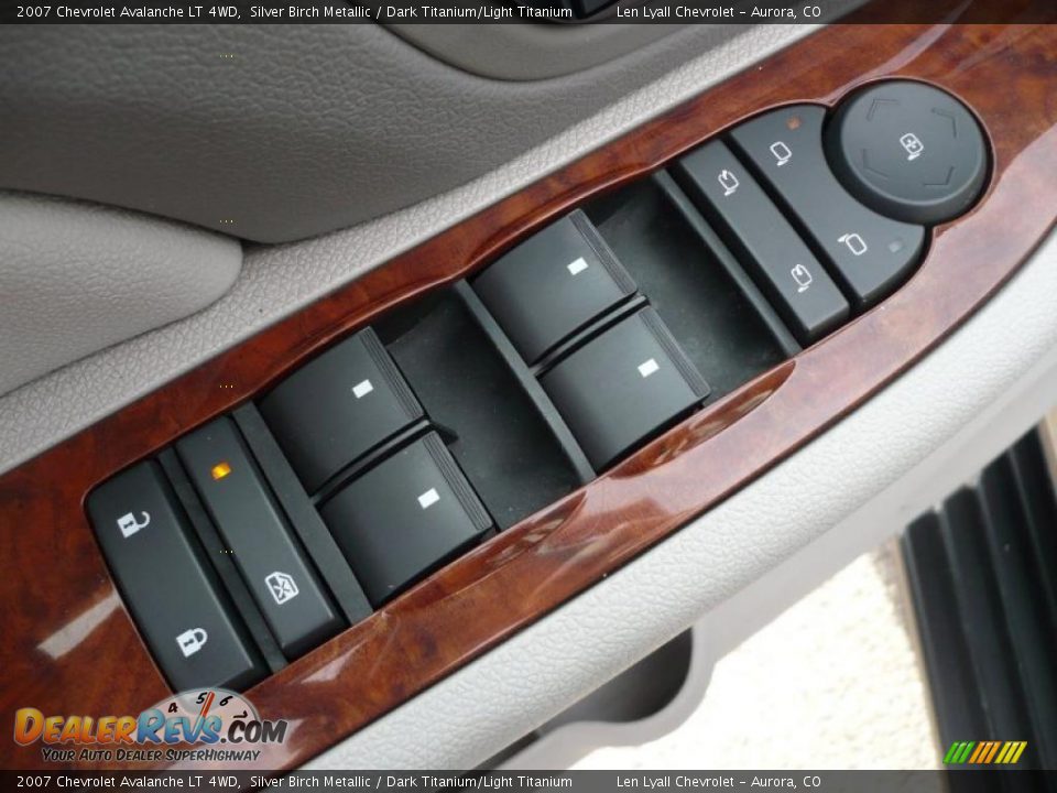 2007 Chevrolet Avalanche LT 4WD Silver Birch Metallic / Dark Titanium/Light Titanium Photo #8
