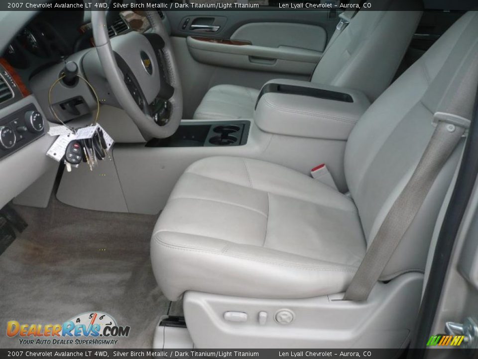 2007 Chevrolet Avalanche LT 4WD Silver Birch Metallic / Dark Titanium/Light Titanium Photo #10