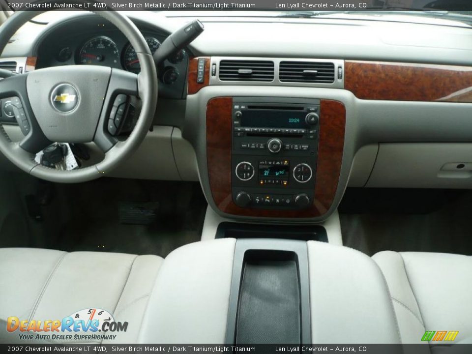 2007 Chevrolet Avalanche LT 4WD Silver Birch Metallic / Dark Titanium/Light Titanium Photo #18