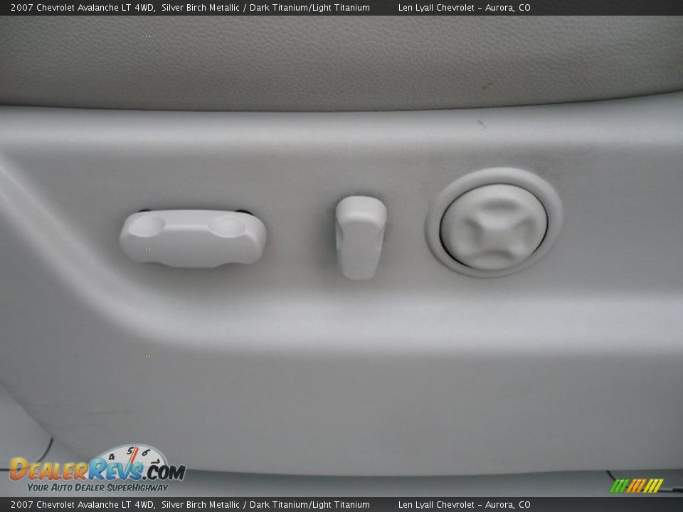 2007 Chevrolet Avalanche LT 4WD Silver Birch Metallic / Dark Titanium/Light Titanium Photo #26
