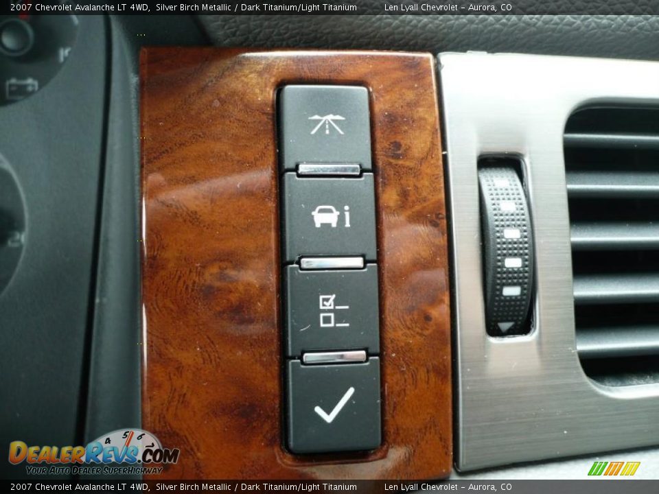 2007 Chevrolet Avalanche LT 4WD Silver Birch Metallic / Dark Titanium/Light Titanium Photo #31