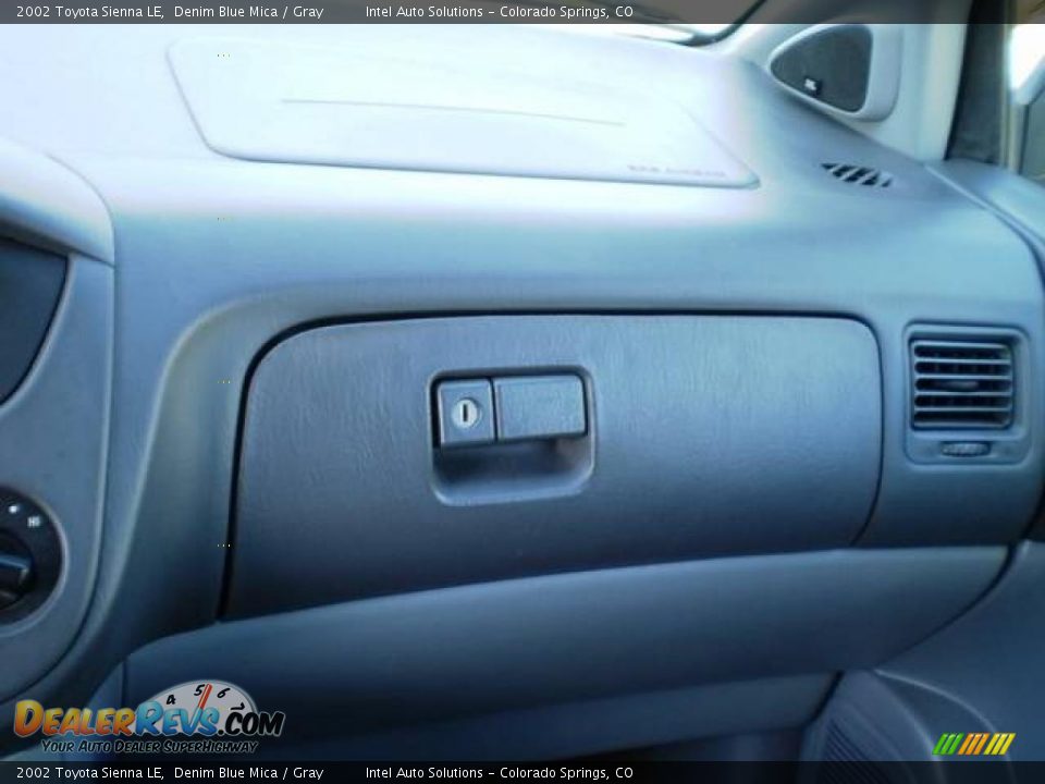 2002 Toyota Sienna LE Denim Blue Mica / Gray Photo #32