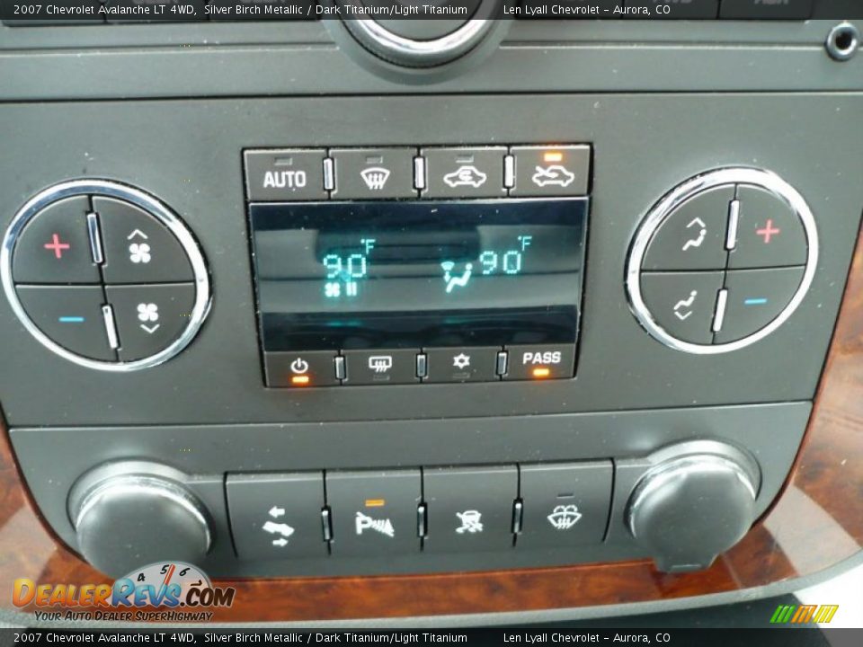 2007 Chevrolet Avalanche LT 4WD Silver Birch Metallic / Dark Titanium/Light Titanium Photo #33