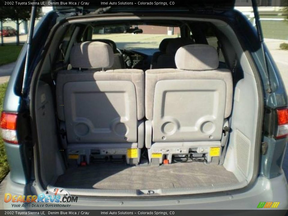 2002 Toyota Sienna LE Denim Blue Mica / Gray Photo #35