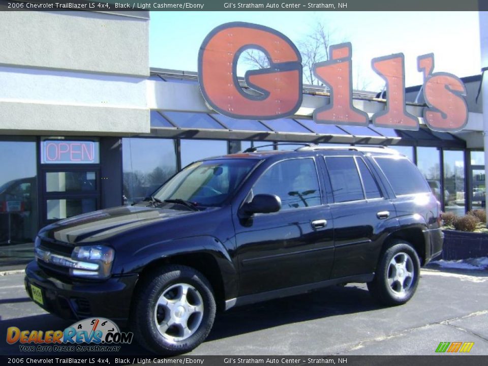 2006 Chevrolet TrailBlazer LS 4x4 Black / Light Cashmere/Ebony Photo #1