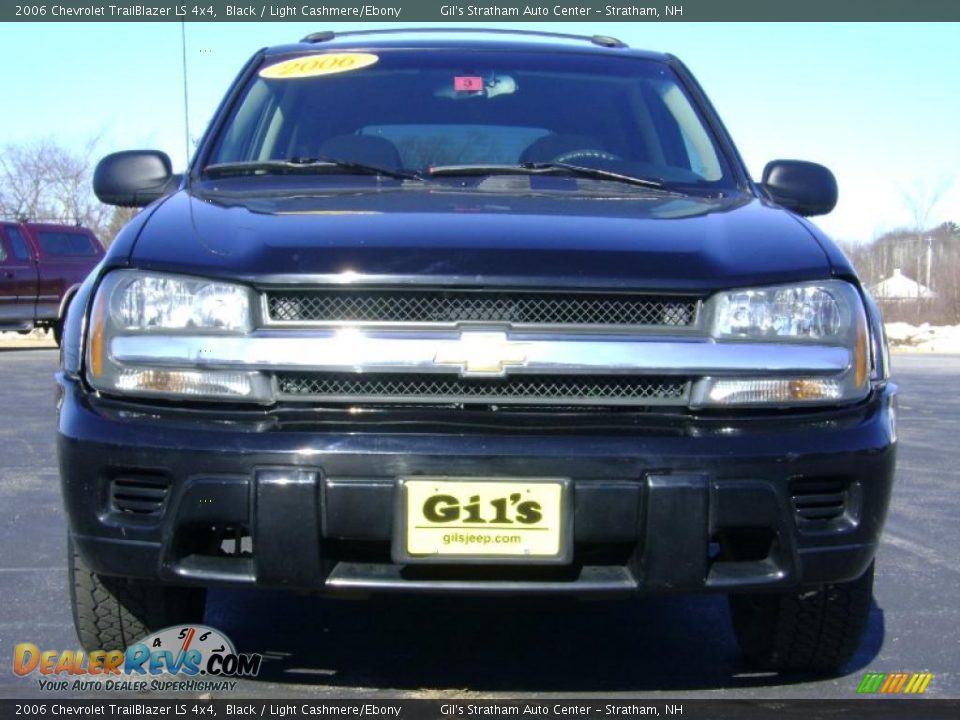 2006 Chevrolet TrailBlazer LS 4x4 Black / Light Cashmere/Ebony Photo #2