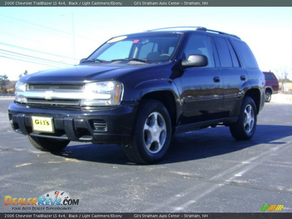 2006 Chevrolet TrailBlazer LS 4x4 Black / Light Cashmere/Ebony Photo #3