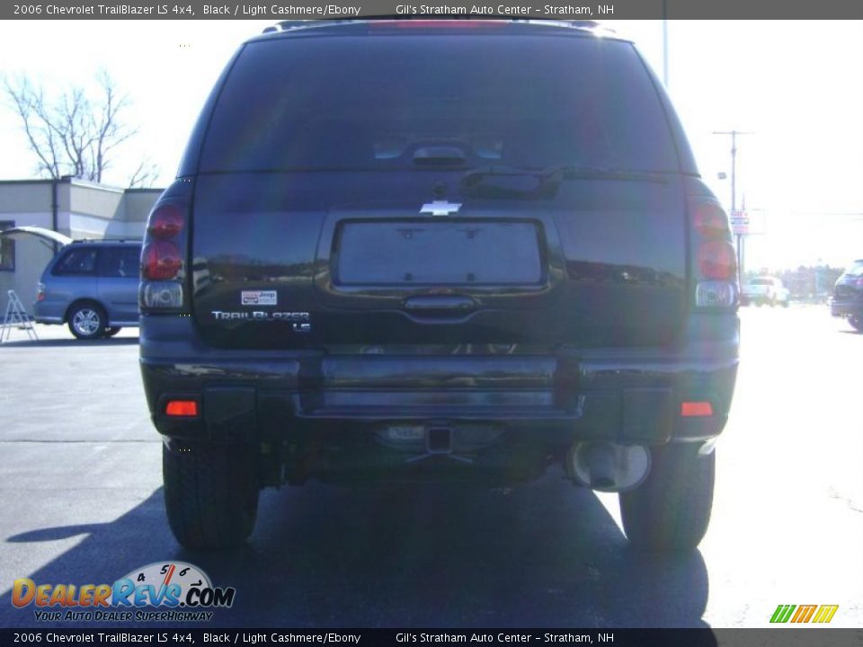 2006 Chevrolet TrailBlazer LS 4x4 Black / Light Cashmere/Ebony Photo #6