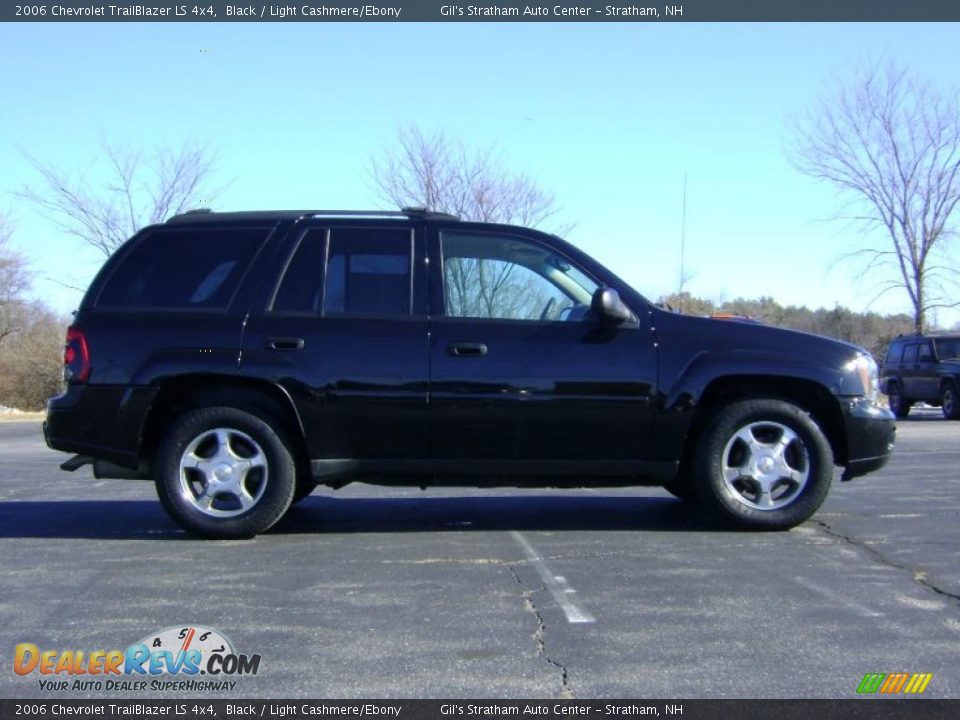 2006 Chevrolet TrailBlazer LS 4x4 Black / Light Cashmere/Ebony Photo #8