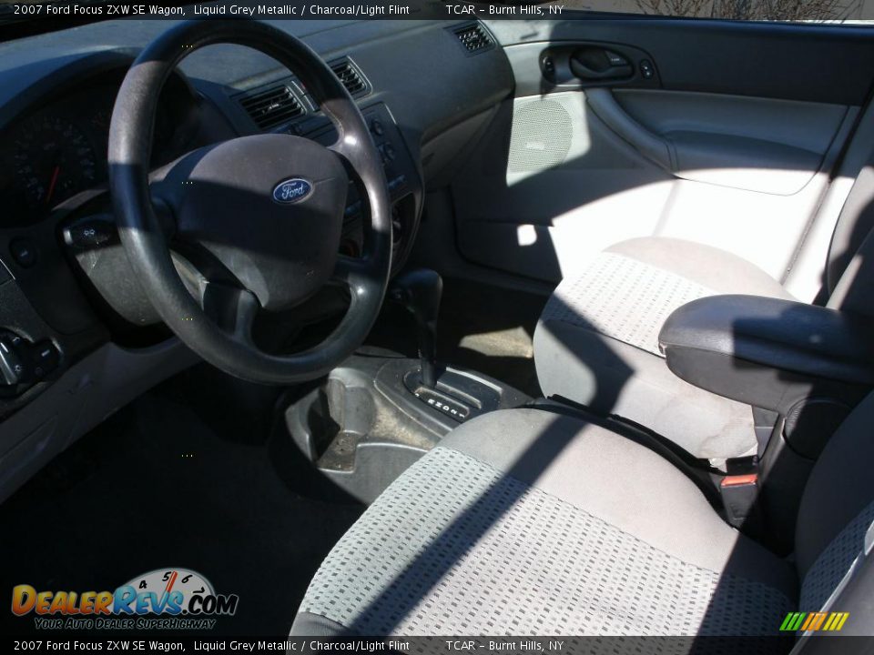 2007 Ford Focus ZXW SE Wagon Liquid Grey Metallic / Charcoal/Light Flint Photo #6