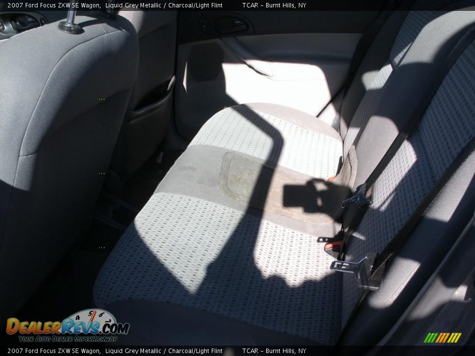 2007 Ford Focus ZXW SE Wagon Liquid Grey Metallic / Charcoal/Light Flint Photo #7