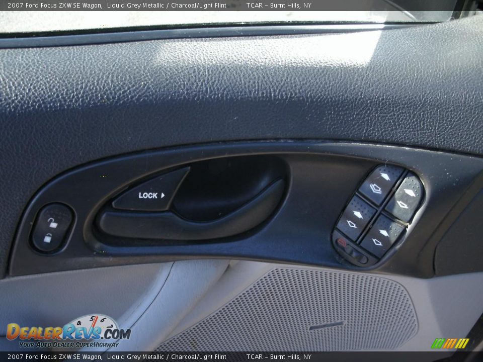 2007 Ford Focus ZXW SE Wagon Liquid Grey Metallic / Charcoal/Light Flint Photo #8