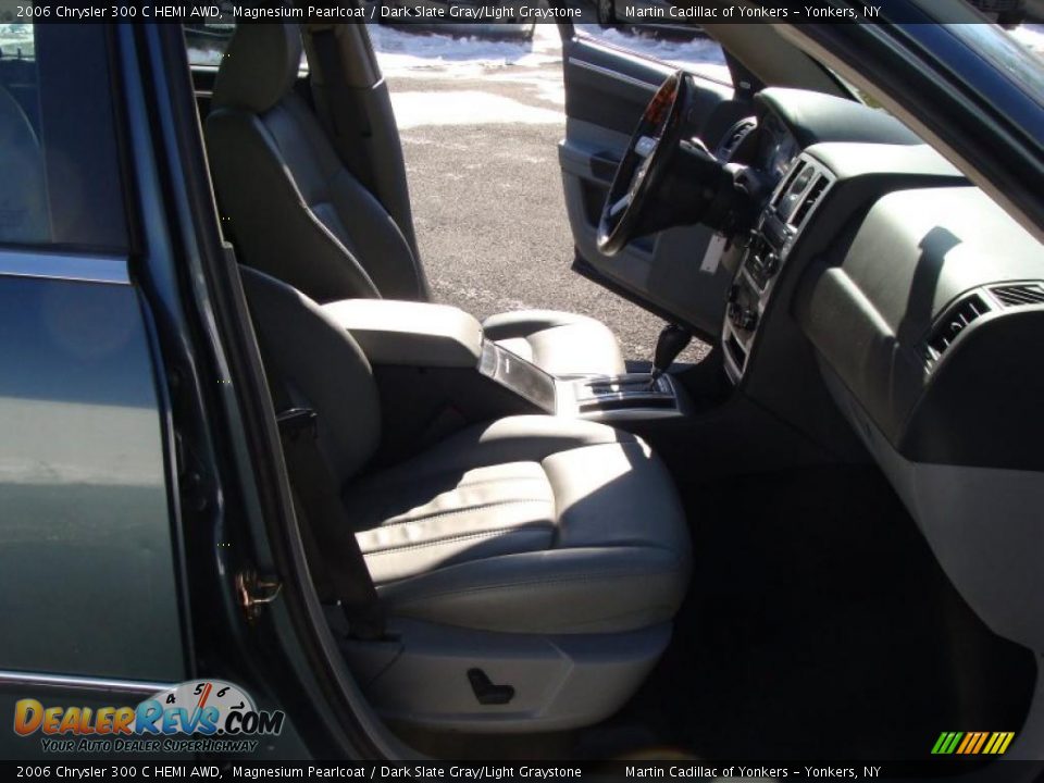 2006 Chrysler 300 C HEMI AWD Magnesium Pearlcoat / Dark Slate Gray/Light Graystone Photo #16
