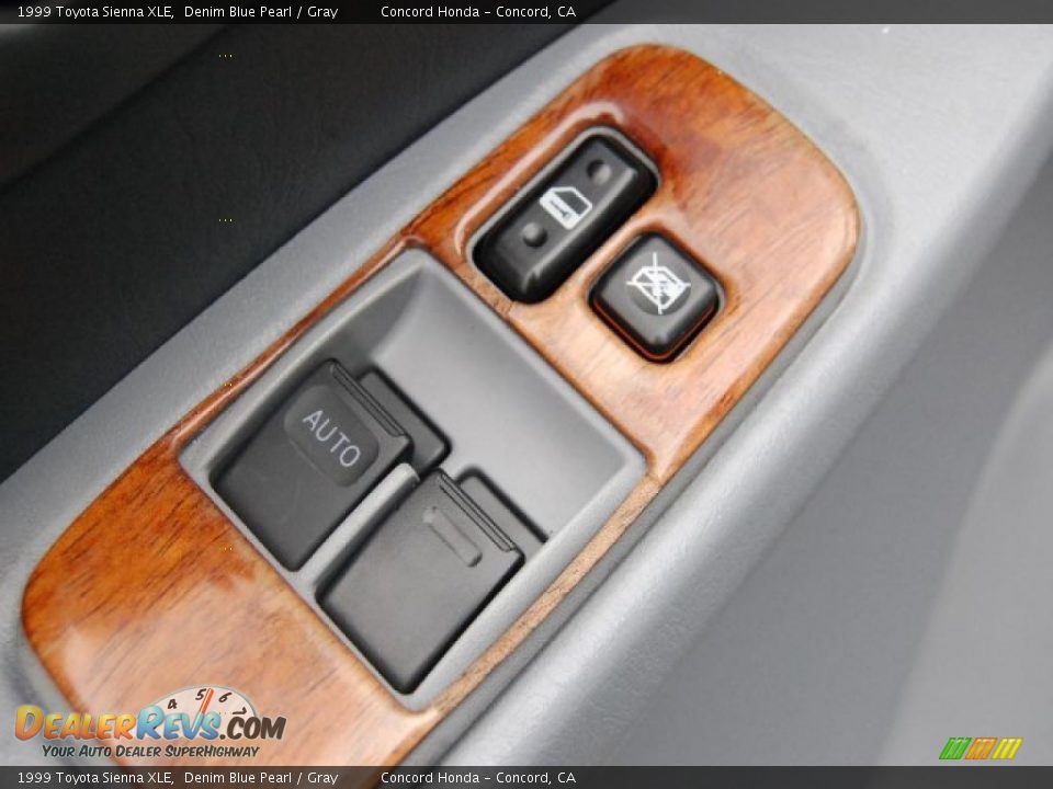 1999 Toyota Sienna XLE Denim Blue Pearl / Gray Photo #17