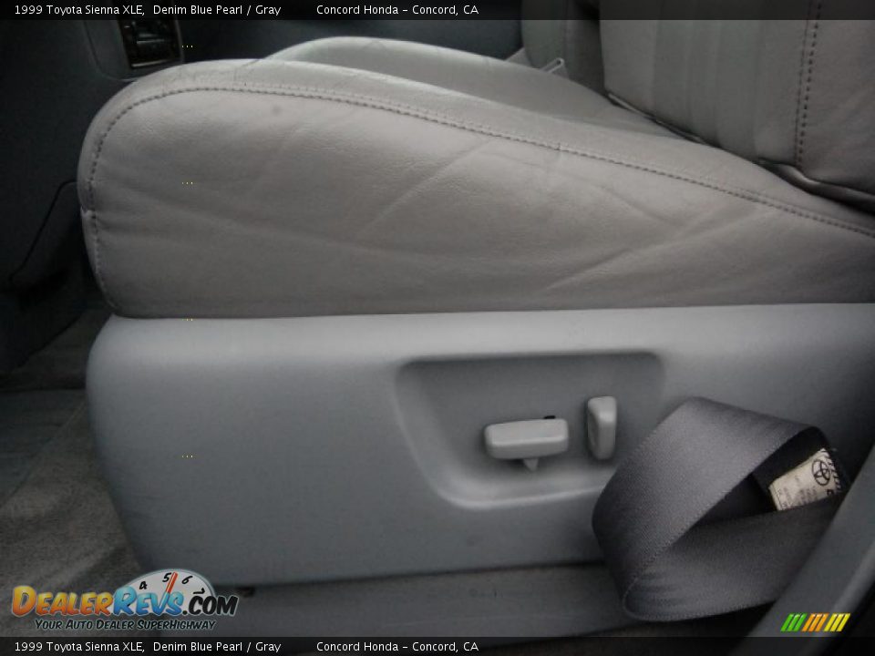 1999 Toyota Sienna XLE Denim Blue Pearl / Gray Photo #18