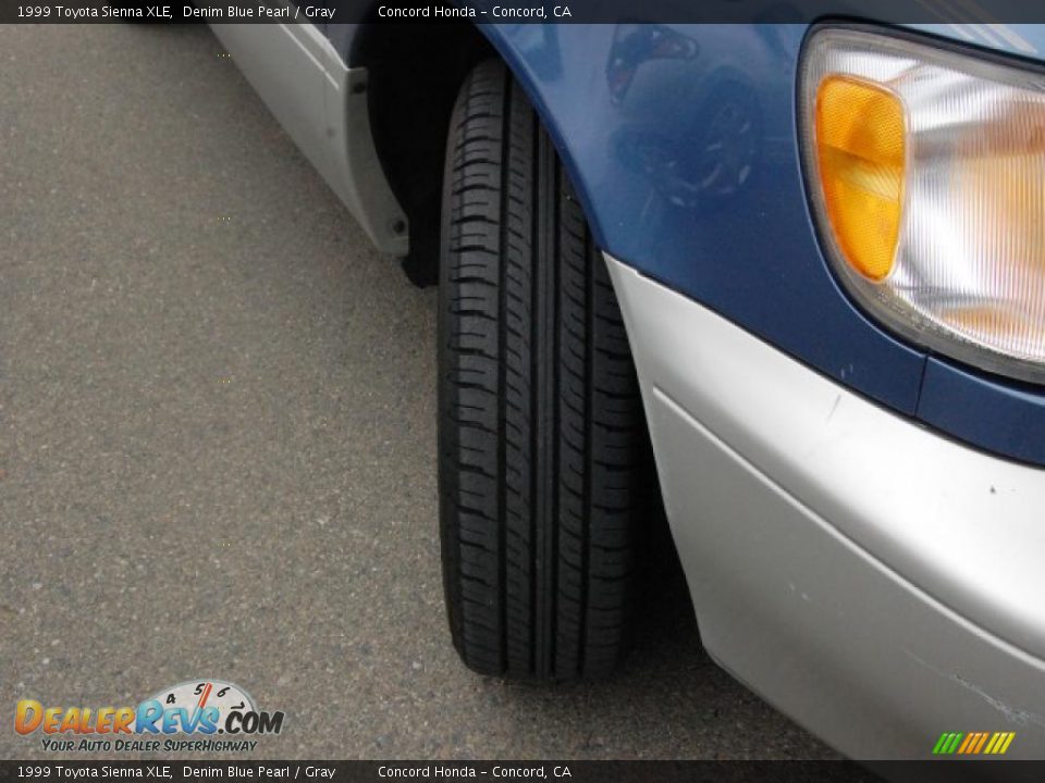 1999 Toyota Sienna XLE Denim Blue Pearl / Gray Photo #29