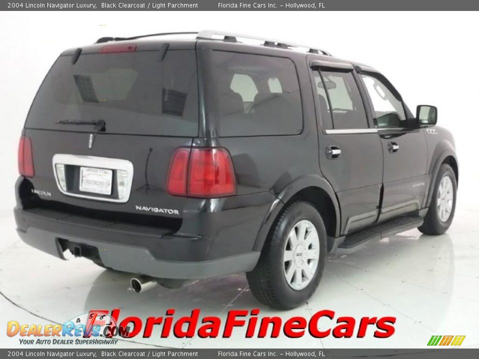 2004 Lincoln Navigator Luxury Black Clearcoat / Light Parchment Photo #2