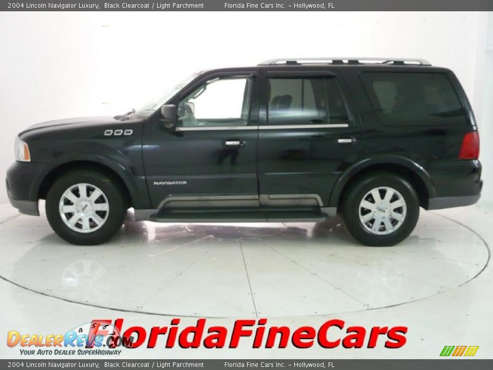 2004 Lincoln Navigator Luxury Black Clearcoat / Light Parchment Photo #3