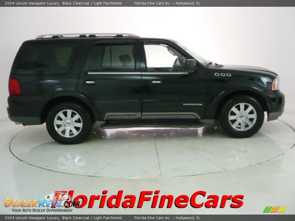2004 Lincoln Navigator Luxury Black Clearcoat / Light Parchment Photo #4