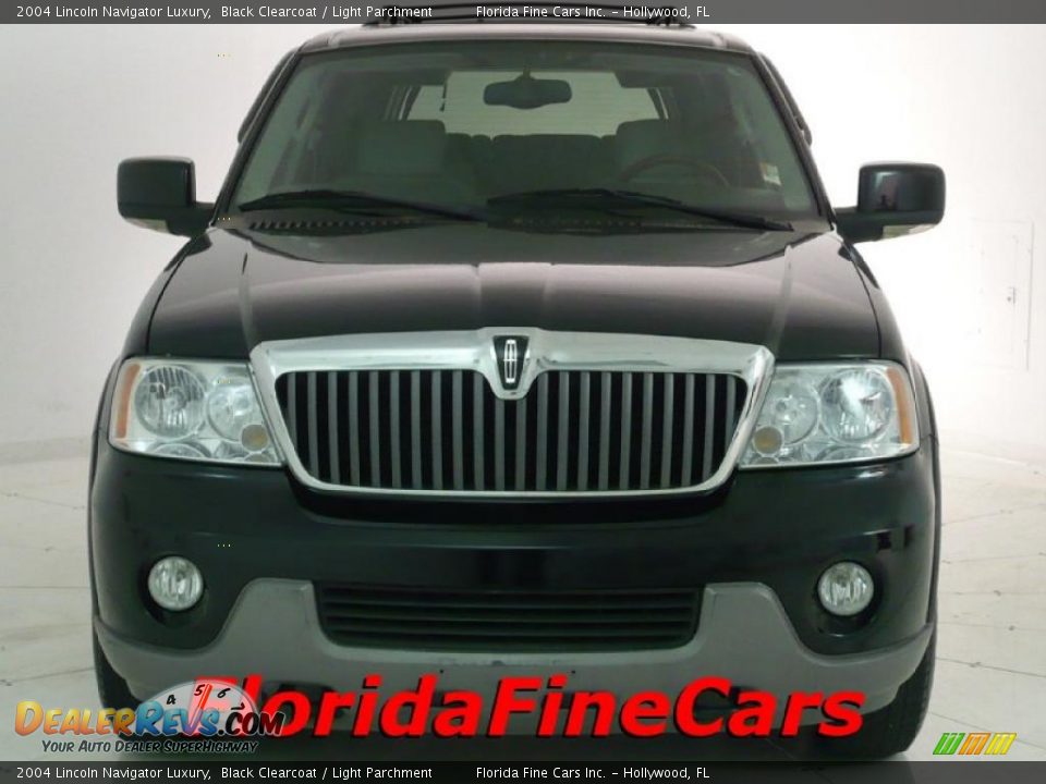 2004 Lincoln Navigator Luxury Black Clearcoat / Light Parchment Photo #5