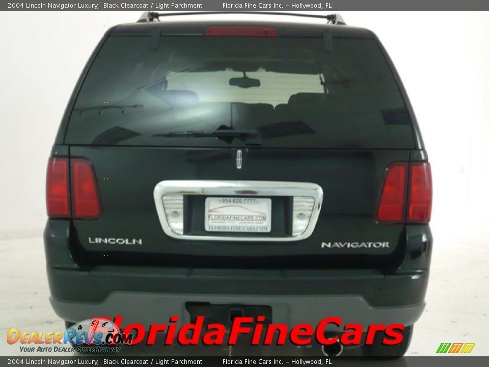 2004 Lincoln Navigator Luxury Black Clearcoat / Light Parchment Photo #6