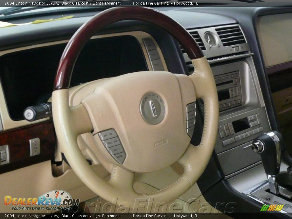2004 Lincoln Navigator Luxury Black Clearcoat / Light Parchment Photo #12