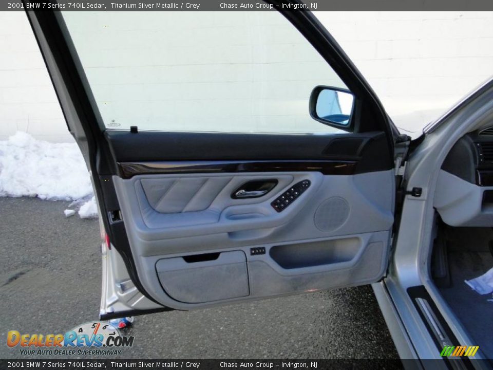 2001 BMW 7 Series 740iL Sedan Titanium Silver Metallic / Grey Photo #16