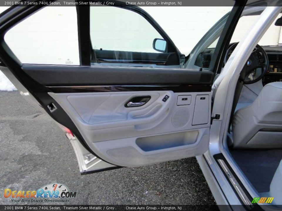 2001 BMW 7 Series 740iL Sedan Titanium Silver Metallic / Grey Photo #17
