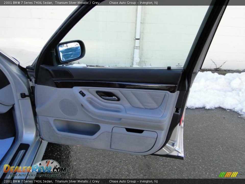 2001 BMW 7 Series 740iL Sedan Titanium Silver Metallic / Grey Photo #19