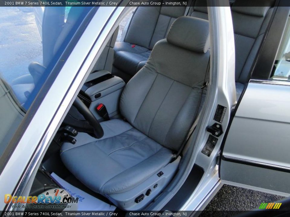 2001 BMW 7 Series 740iL Sedan Titanium Silver Metallic / Grey Photo #24
