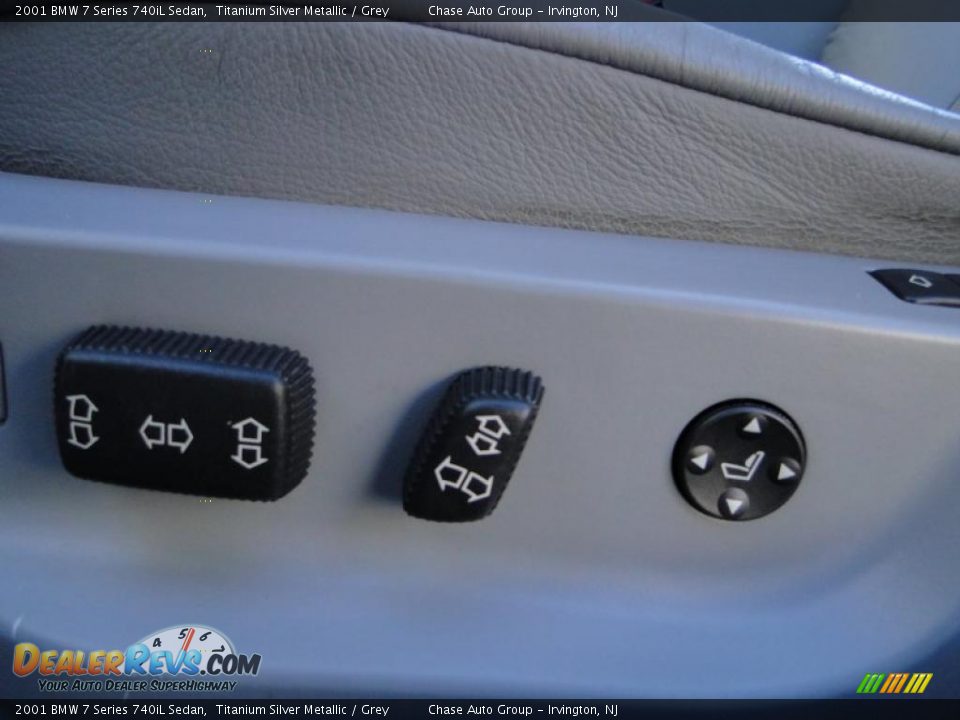 2001 BMW 7 Series 740iL Sedan Titanium Silver Metallic / Grey Photo #27