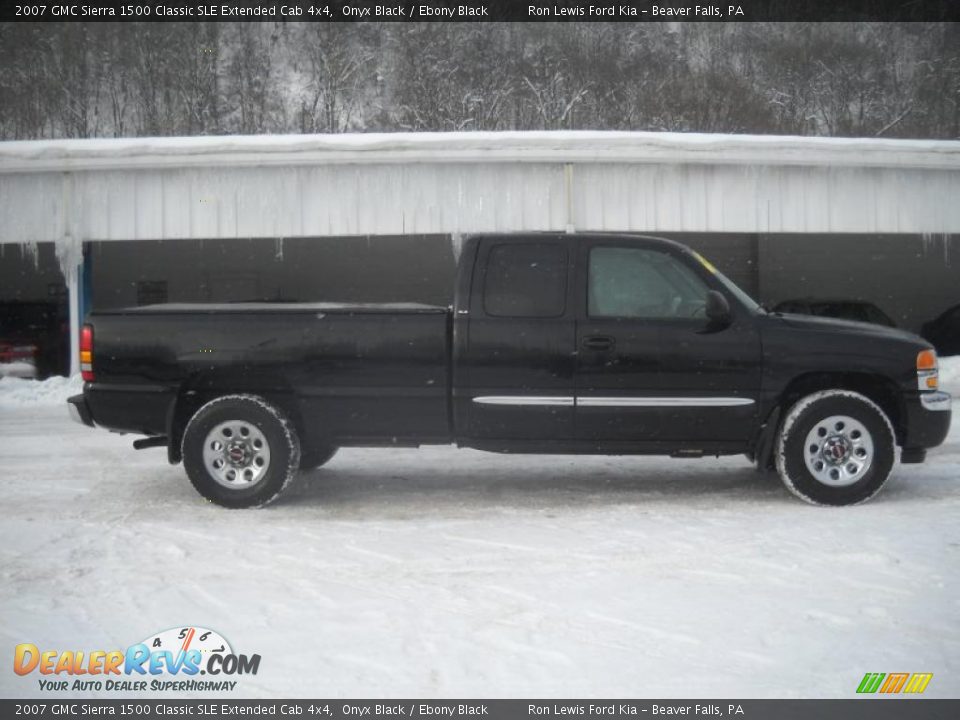 2007 GMC Sierra 1500 Classic SLE Extended Cab 4x4 Onyx Black / Ebony Black Photo #1