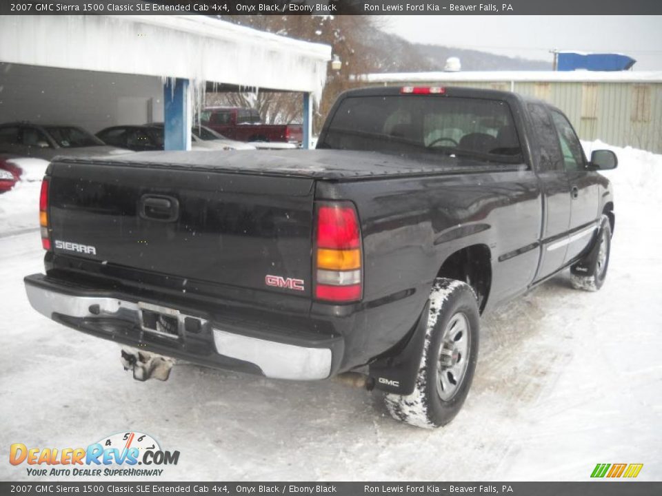 2007 GMC Sierra 1500 Classic SLE Extended Cab 4x4 Onyx Black / Ebony Black Photo #2