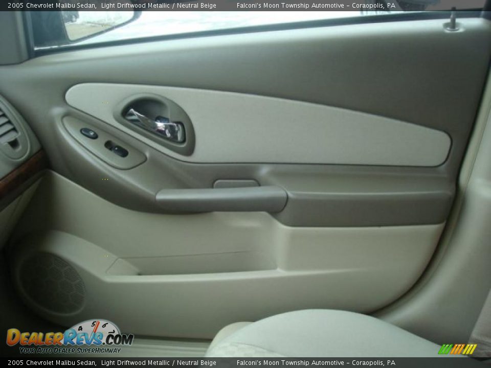 2005 Chevrolet Malibu Sedan Light Driftwood Metallic / Neutral Beige Photo #12