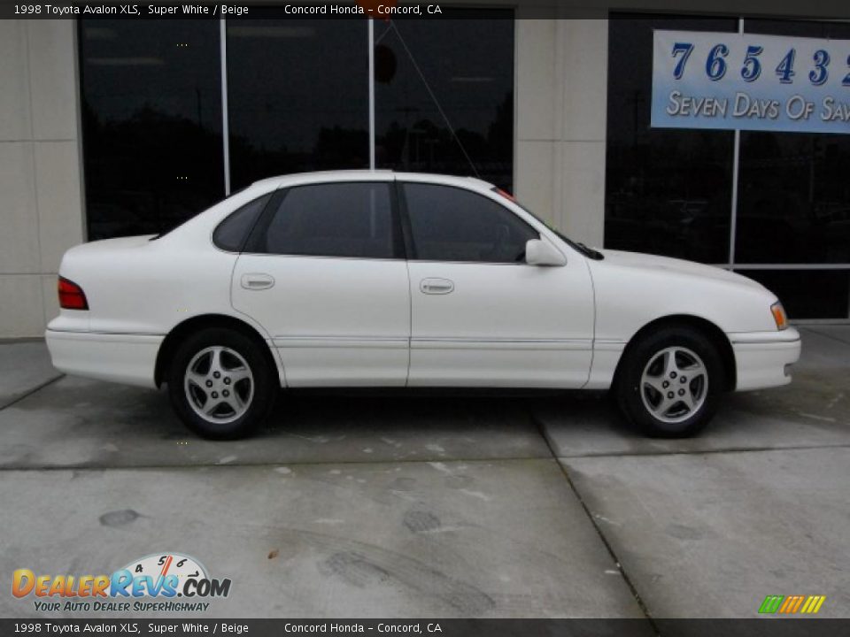 1998 Toyota Avalon XLS Super White / Beige Photo #2