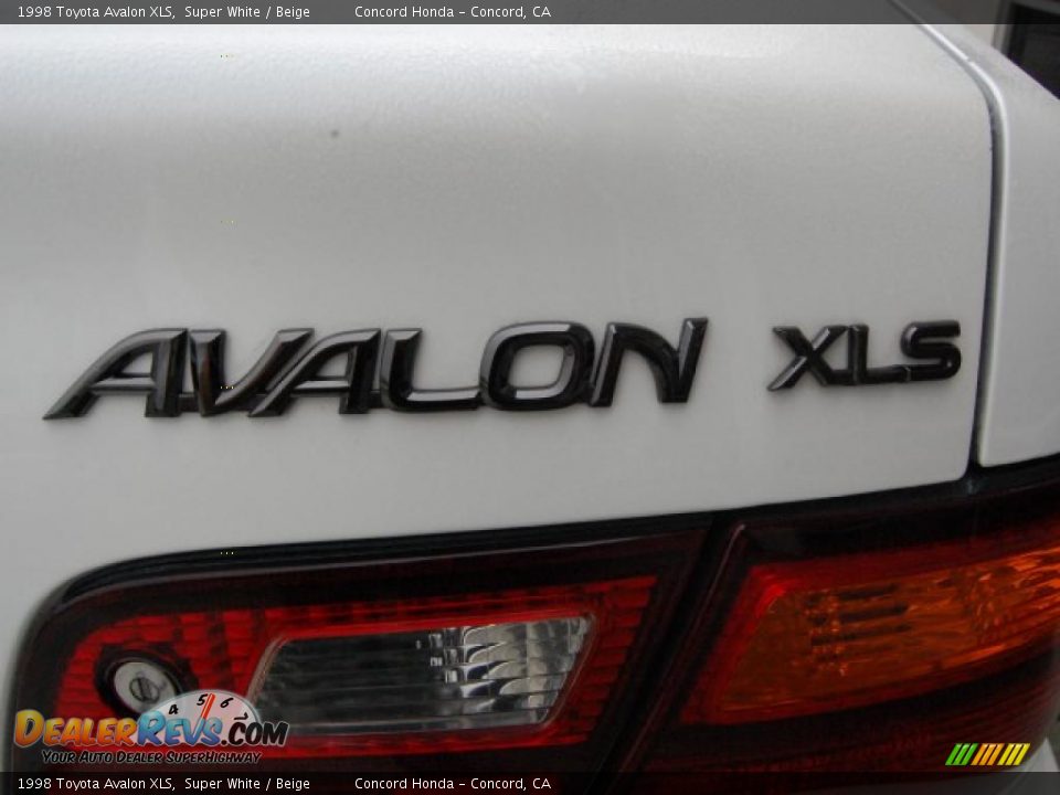 1998 Toyota Avalon XLS Super White / Beige Photo #10